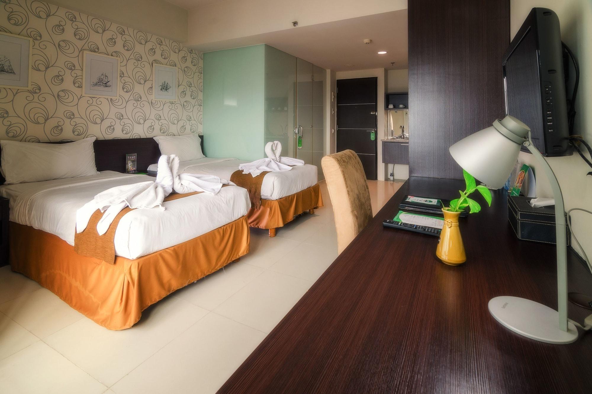The Square Surabaya Hotel Exterior photo
