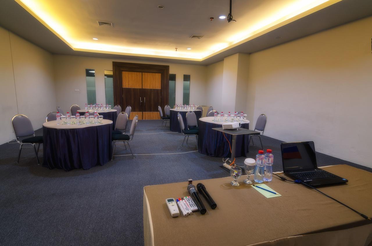 The Square Surabaya Hotel Exterior photo