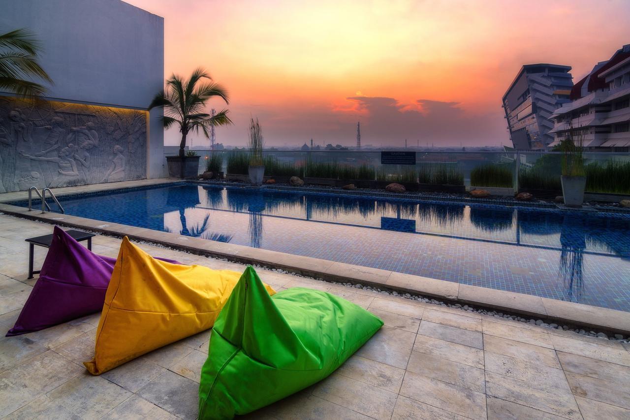 The Square Surabaya Hotel Exterior photo